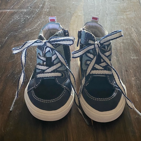 Cat & Jack Other - EUC Sz 6c Cat & Jack high top sneakers